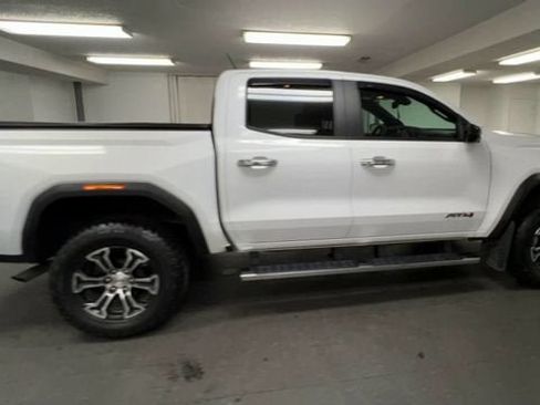 Certified 2023 GMC Canyon AT4 w/ AT4 Premium Package AWD/4WD image 9