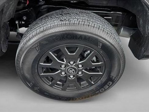 Used 2025 Toyota 4Runner SR5 AWD/4WD image 9