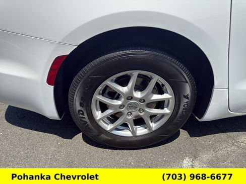 Used 2025 Chrysler Pacifica Select FWD image 26