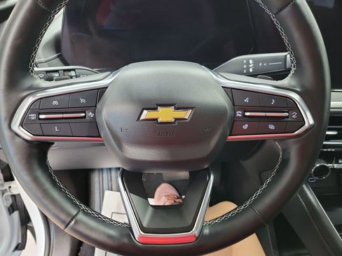 Used 2024 Chevrolet Traverse LT image 66