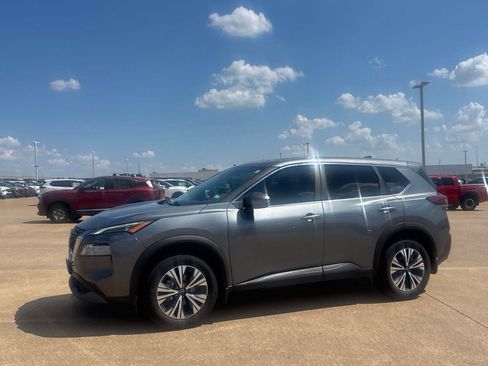 Used 2023 Nissan Rogue SV FWD image 11