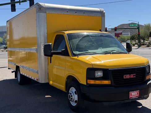 Used 2017 GMC Savana 3500 Extended RWD image 8