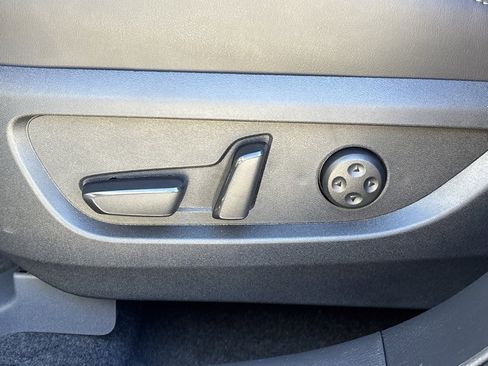 New 2025 INFINITI QX50 Luxe image 12