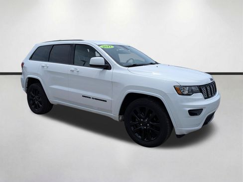 Used 2017 Jeep Grand Cherokee Altitude AWD/4WD image 1