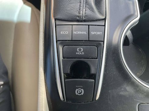 Used 2020 Toyota Camry XLE FWD image 23