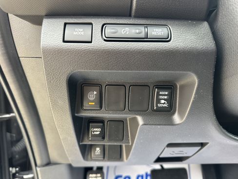 Used 2024 Nissan Frontier SL w/ Technology Package RWD image 10