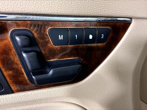 Used 2013 Mercedes-Benz E 350 Cabriolet image 30