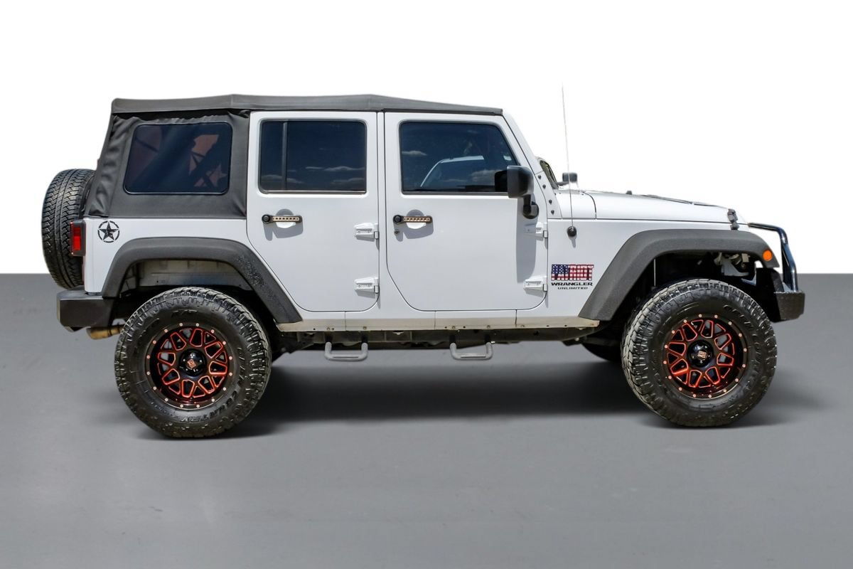 Used 2016 Jeep Wrangler Unlimited Sahara w/ Connectivity Group AWD/4WD image 5