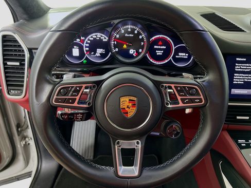 Used 2022 Porsche Cayenne Turbo image 13