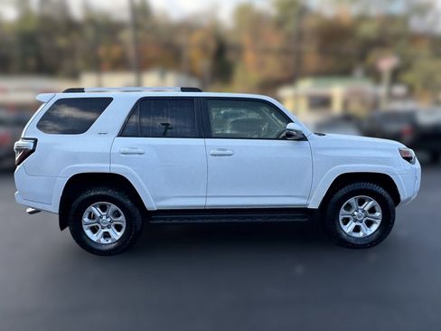Used 2020 Toyota 4Runner SR5 Premium image 2