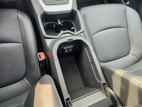 Used 2024 Toyota RAV4 XLE Premium image 31