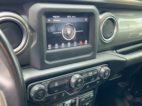 Used 2019 Jeep Wrangler Unlimited Sahara image 23