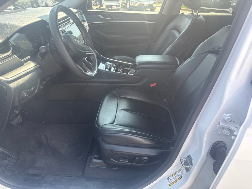 Used 2023 Jeep Grand Cherokee Limited AWD/4WD image 21