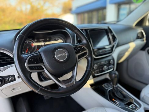 Used 2019 Jeep Cherokee Limited FWD image 44