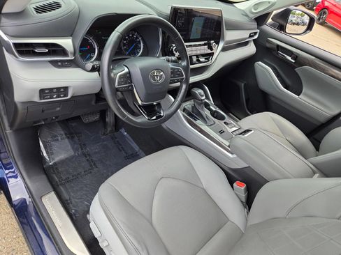 Used 2021 Toyota Highlander Platinum FWD image 17
