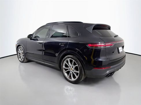 Certified 2022 Porsche Cayenne Platinum Edition w/ Premium Package Plus AWD/4WD image 3