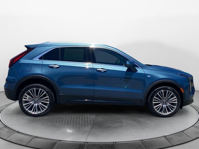 Used 2025 Cadillac XT4 Premium Luxury w/ Cold Weather Package FWD image 6