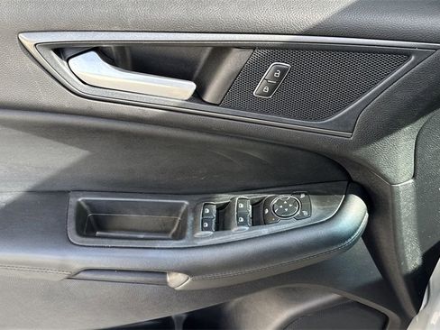 Used 2020 Ford Edge SE image 41