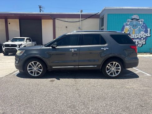 Used 2017 Ford Explorer Limited w/ Equipment Group 301A FWD image 6