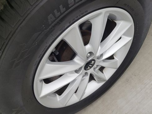 Used 2020 Kia Sorento LX FWD image 31