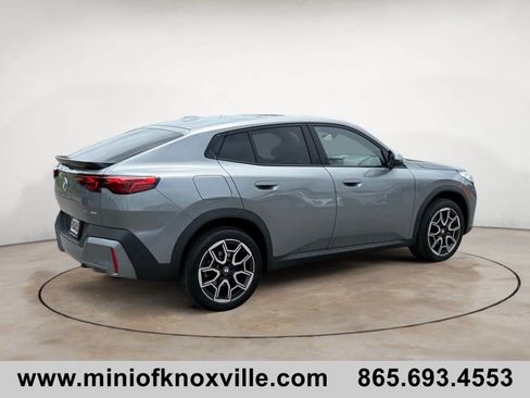 Used 2025 BMW X2 xDrive28i AWD/4WD image 3
