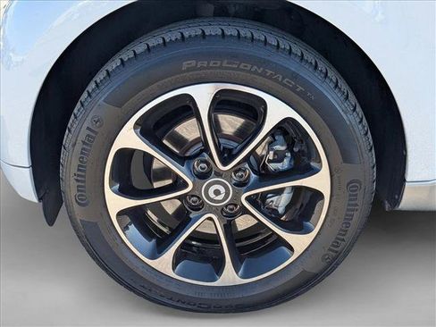 Used 2016 smart fortwo pure image 10