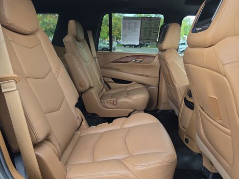 Used 2017 Cadillac Escalade Platinum AWD/4WD image 28