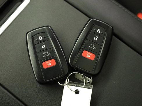 Certified 2023 Toyota Highlander XLE image 43