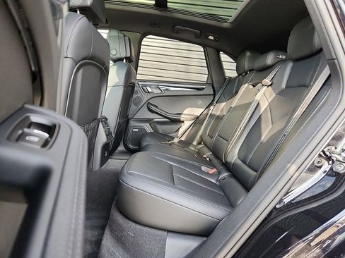 Certified 2025 Porsche Macan image 9
