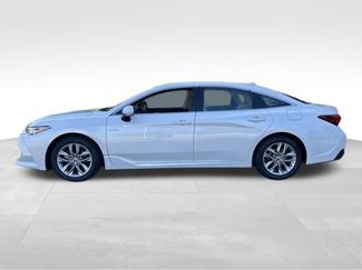 Used 2021 Toyota Avalon XLE w/ Moonroof Package FWD video 2