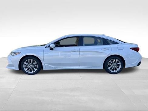 Used 2021 Toyota Avalon XLE w/ Moonroof Package FWD image 2