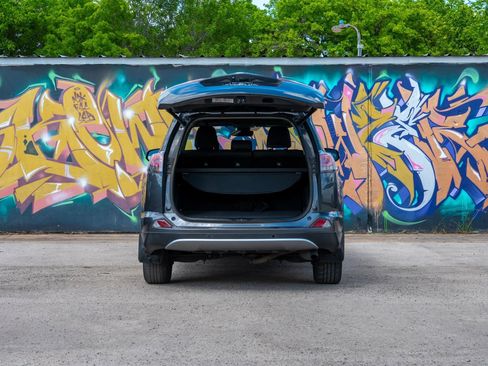 Used 2018 Toyota RAV4 Limited w/ Advanced Technology Package FWD image 10