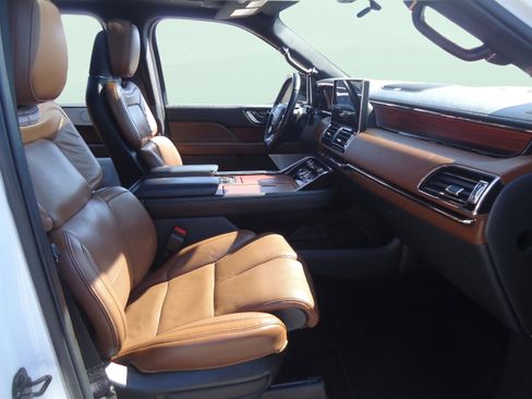 Used 2024 Lincoln Navigator L Reserve AWD/4WD image 31