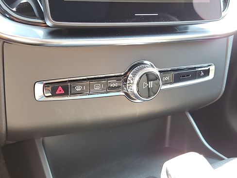 New 2026 Volvo XC90 B5 Core AWD/4WD image 14