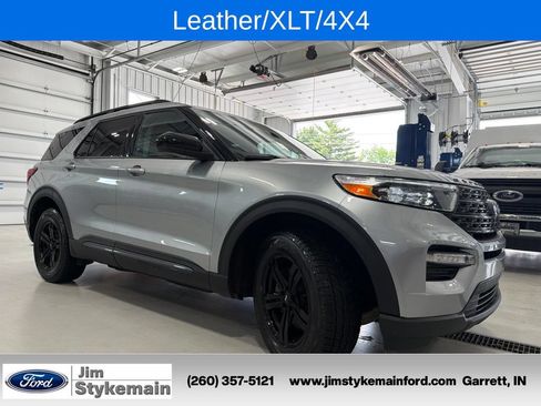 Used 2023 Ford Explorer XLT w/ XLT Sport Appearance Package AWD/4WD image 15