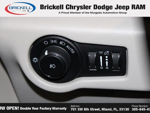 Used 2020 Chrysler Pacifica Touring w/ Advanced Safetytec Group FWD image 31