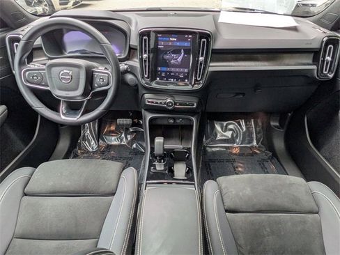 Certified 2023 Volvo XC40 Recharge Ultimate image 19