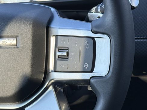 Certified 2025 Land Rover Discovery Dynamic SE image 20