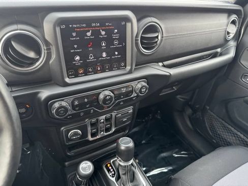 Used 2020 Jeep Gladiator Overland AWD/4WD image 15