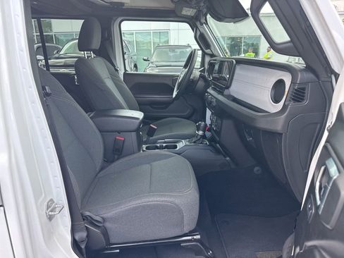 Used 2025 Jeep Wrangler Unlimited Sport AWD/4WD image 15