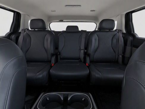 Certified 2025 Kia Carnival FWD image 33