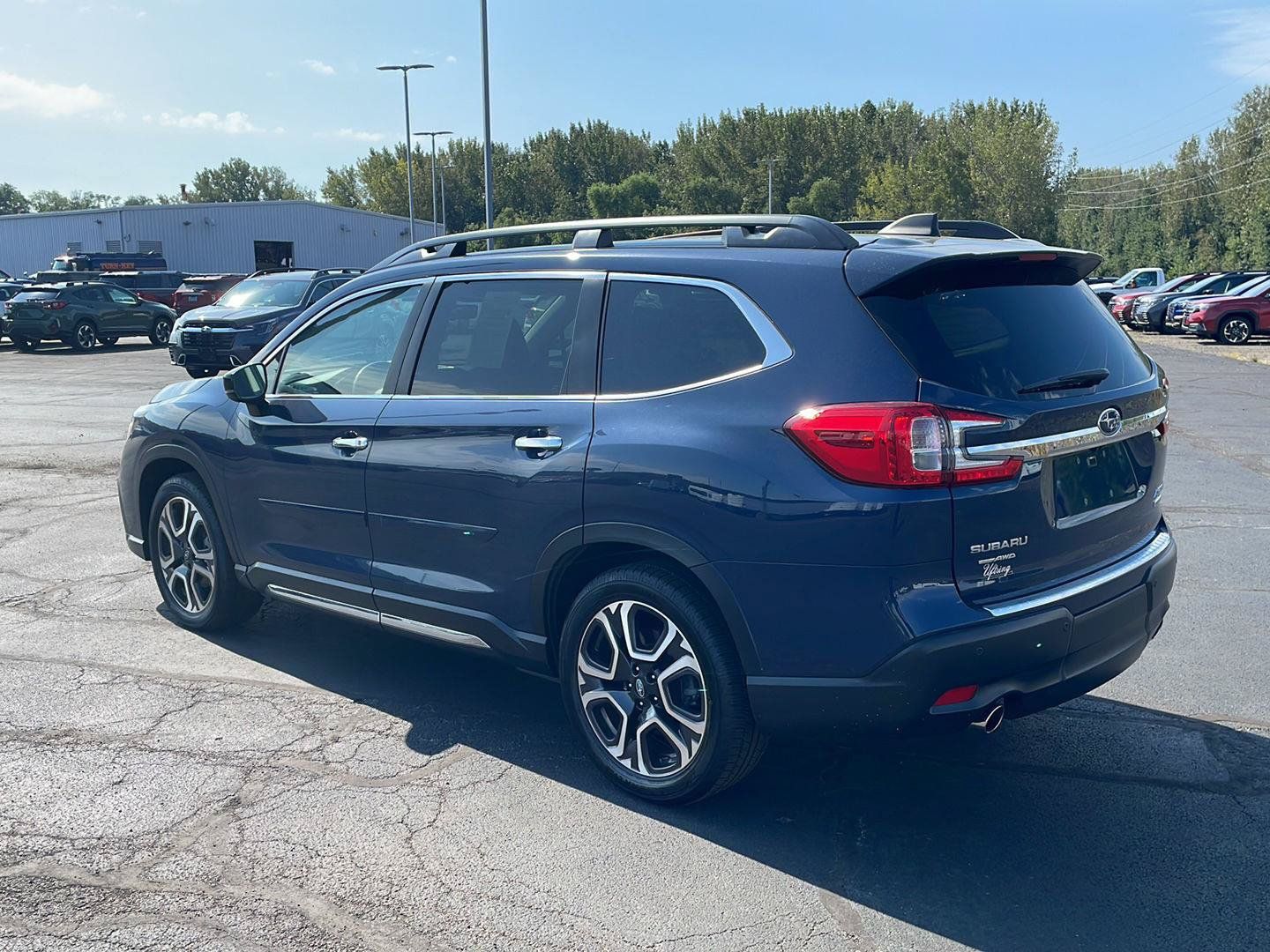 Used 2024 Subaru Ascent Touring AWD/4WD image 3