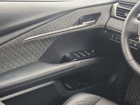 Used 2025 Toyota Camry XLE image 11