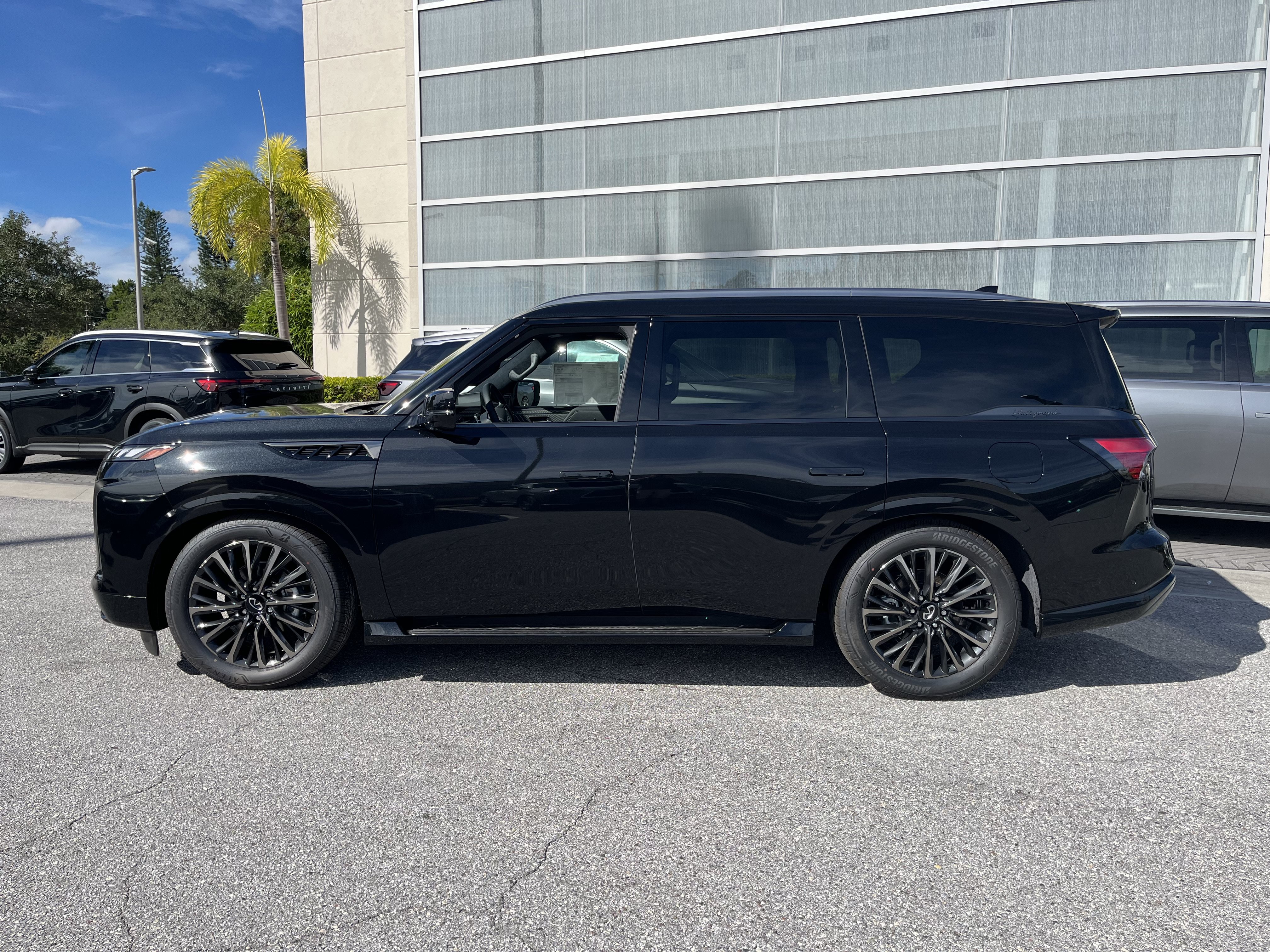 New 2027 INFINITI QX80 Autograph w/ Premium Cargo Package AWD/4WD image 2