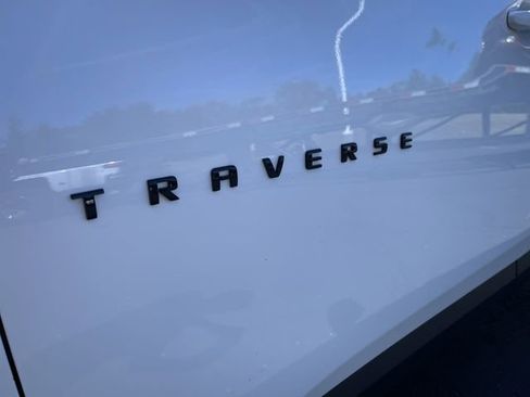 Used 2023 Chevrolet Traverse RS image 32