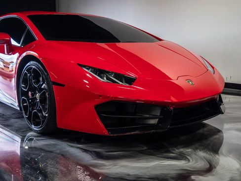Used 2016 Lamborghini Huracan LP 580-2 image 3