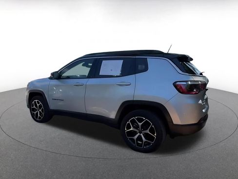 Used 2025 Jeep Compass Limited AWD/4WD image 9