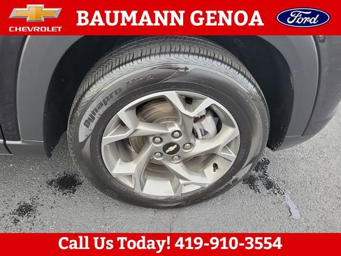 Used 2025 Chevrolet Trax LT w/ LT Convenience Package FWD image 26