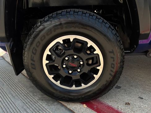 Used 2024 Toyota Tacoma TRD Off-Road w/ TRD Off Road Premium Package AWD/4WD image 9