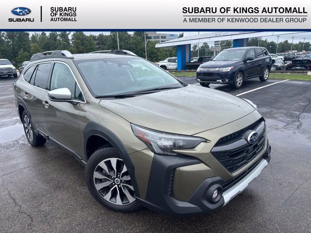 Used 2025 Subaru Outback Touring AWD/4WD image 1